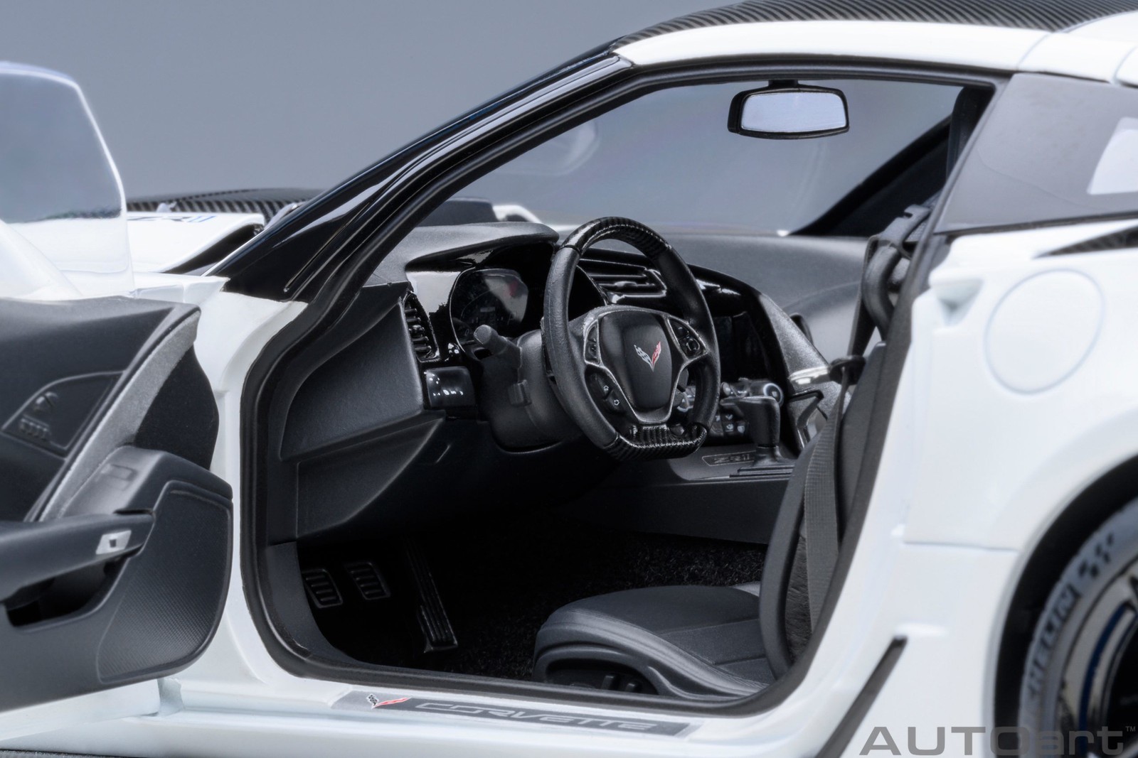 2019 Corvette C7 ZR1 in Arctic White in 1:18 Scale by AUTOart