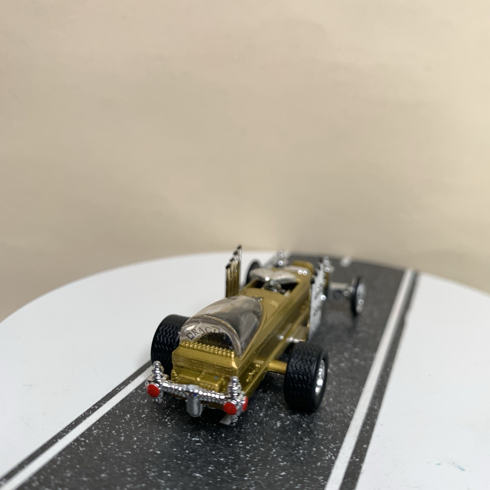 1999 Johnny Lightning Episode 2 The Munsters Drag-U-La Coffin Hot Rod Gold NM
