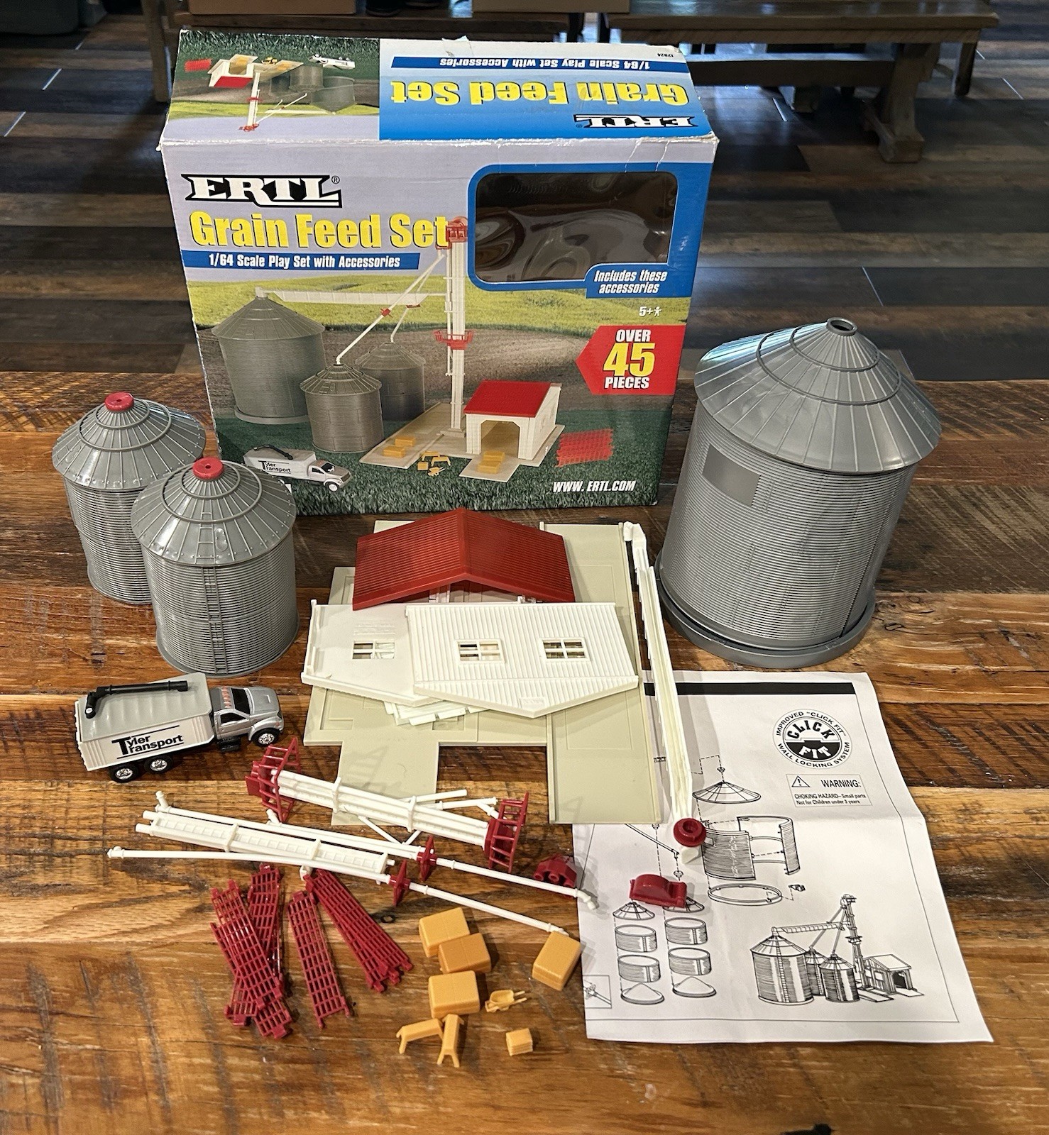 # 01117 – ERTL 1:64 Grain Feed Set Incomplete!