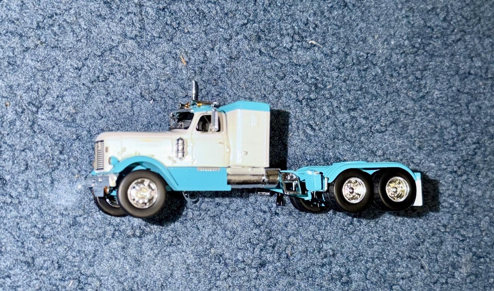Top Shelf Replicas 1:64 International West Coaster RDF-405 Teal/White / #25009