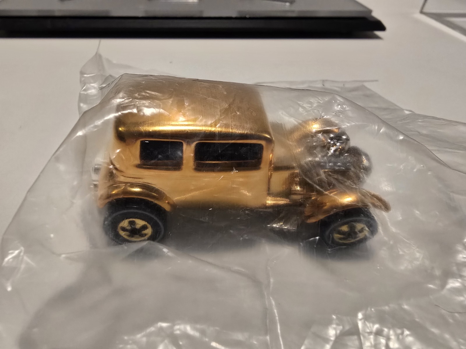Hot Wheels FAO Schwarz 24K Gold Classics II Set Mustang / Nomad / Vicky LIMITED