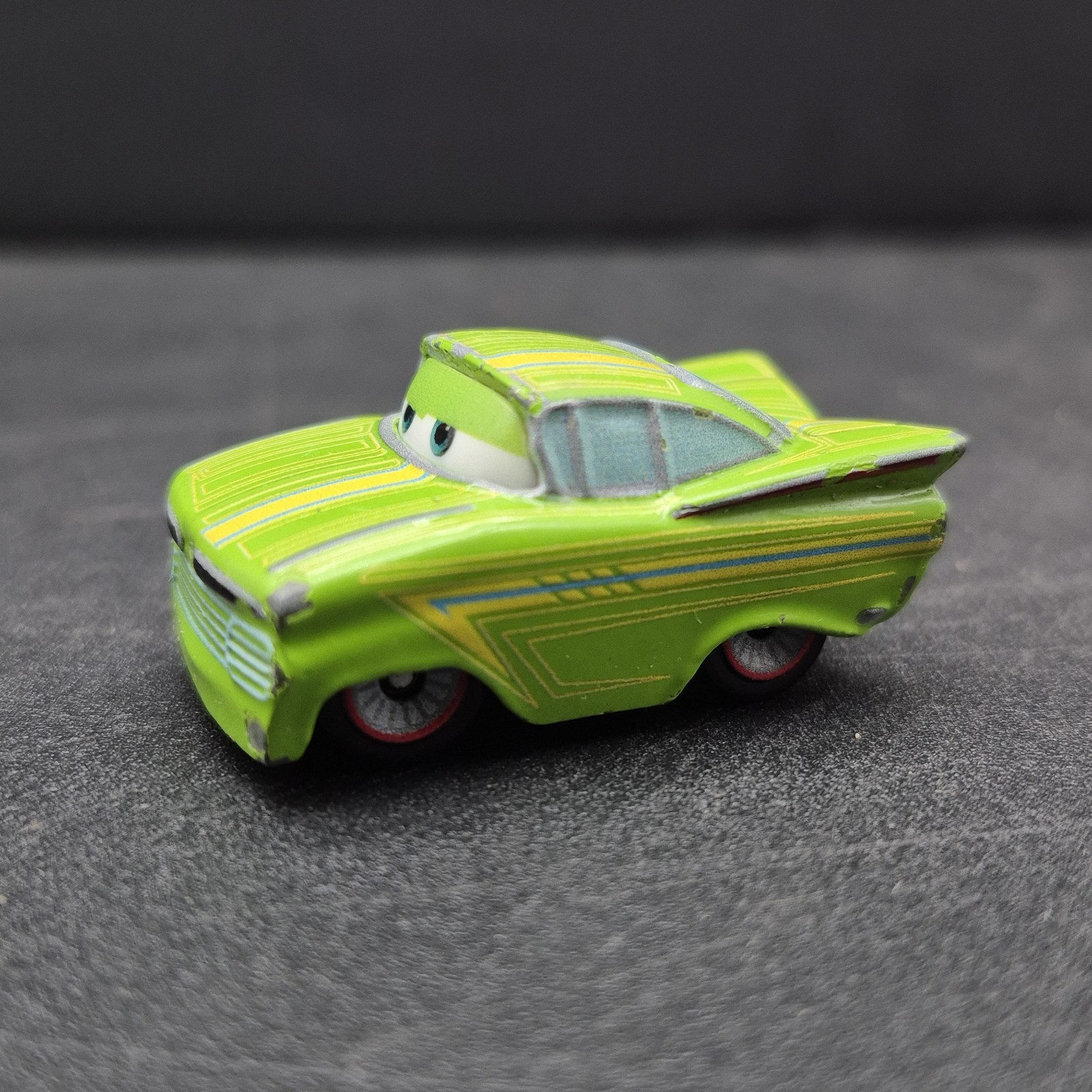 Disney Pixar Cars Mini Racers Mixed Lot of 16 Die-Cast Vehicles/Lightning McQue
