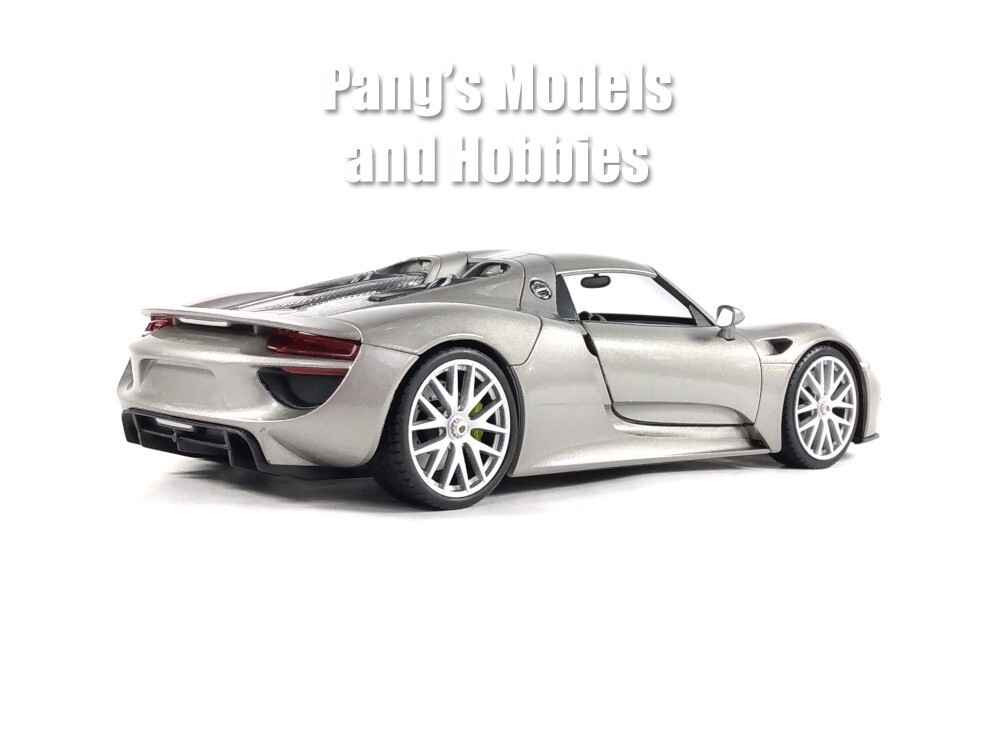 2013 Porsche 918 Spyder Hard Top 1/24 Scale Diecast Model – Welly – Silver