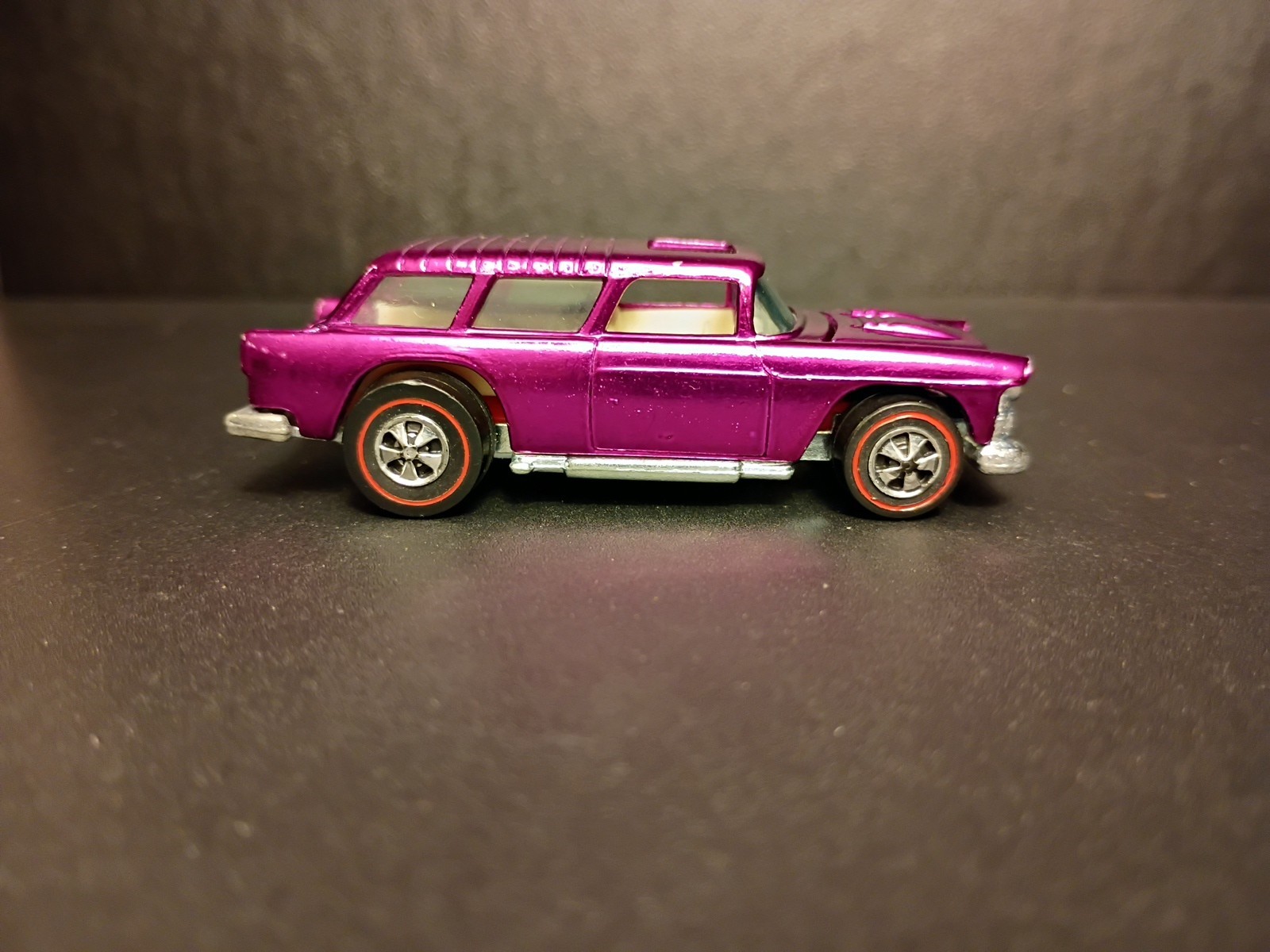 Hotwheels Redline Classic Nomad Magenta 1969 VN/MINT