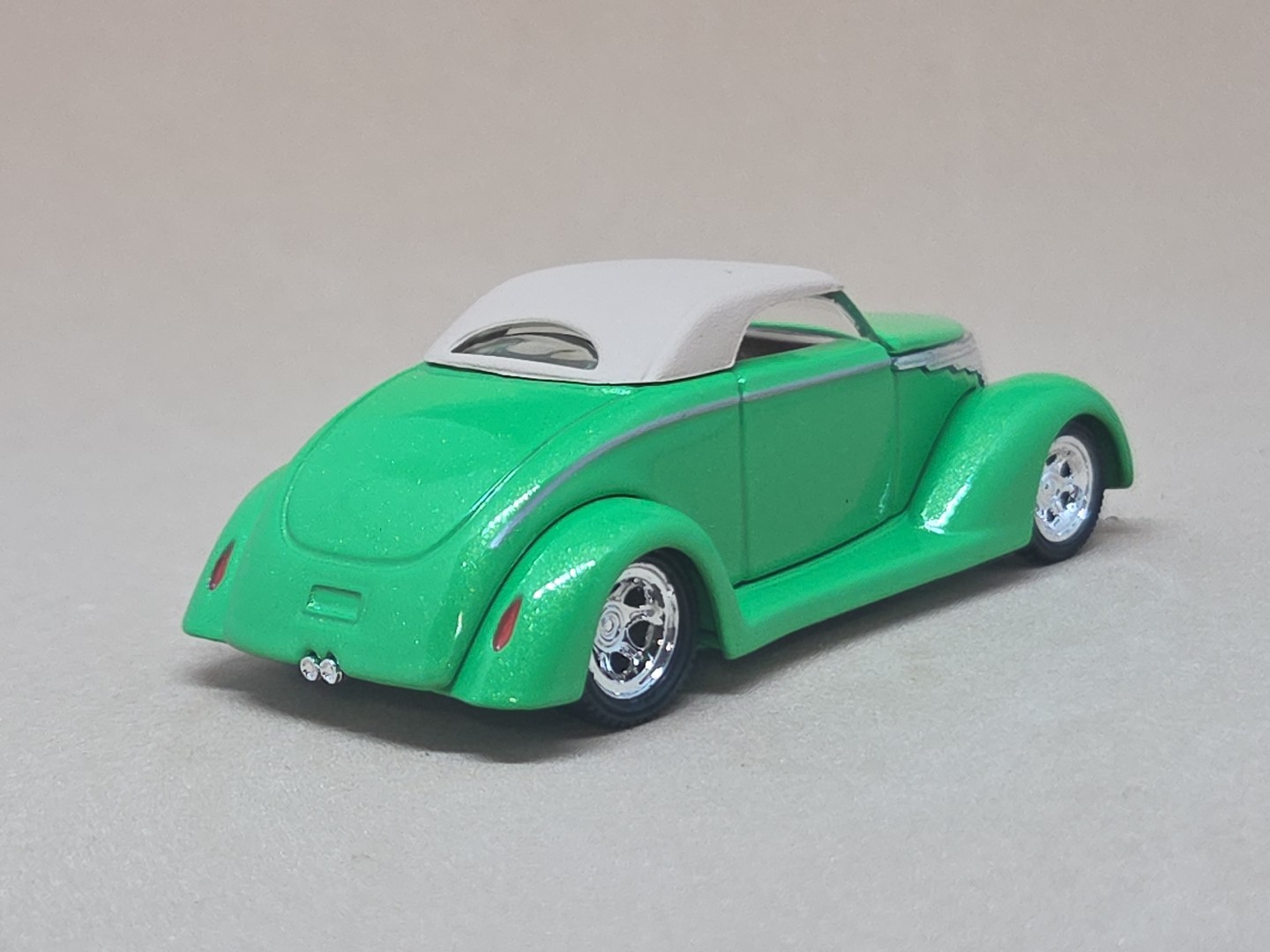 1937 ’37 FORD CUSTOM COUPE HOT ROD LIMITED EDITION COLLECTIBLE 1/64 SCALE GREEN