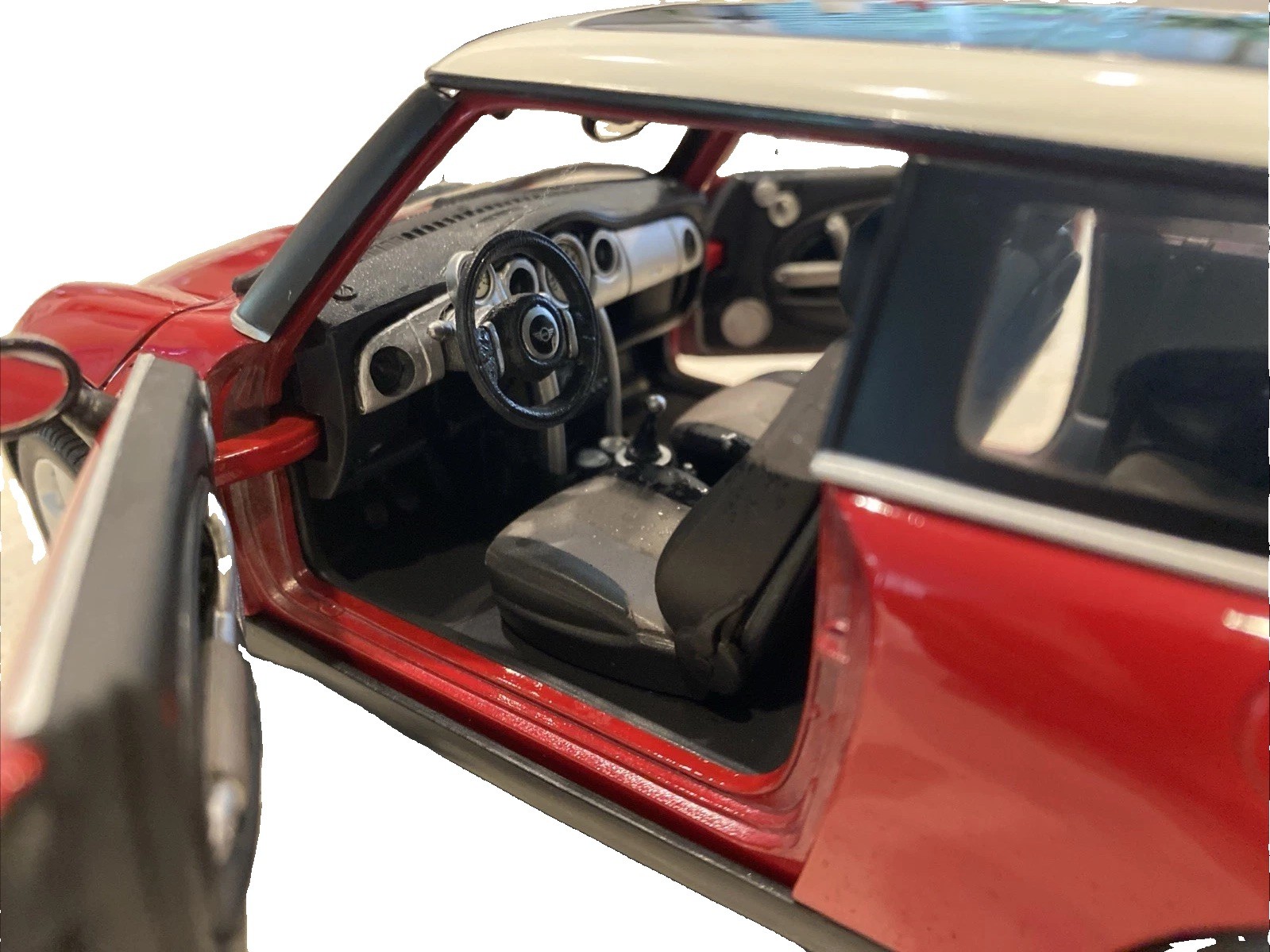 2005 Mini Cooper Red 1:18 Scale Maisto Model With Stand