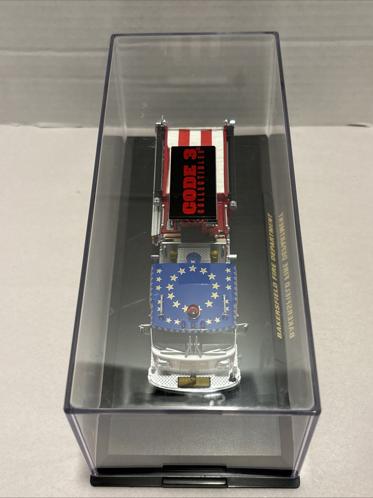 Code 3 Bakersfield Fire Dept Spirit Of 76 Limited Edition USA Flag 12860 1/64