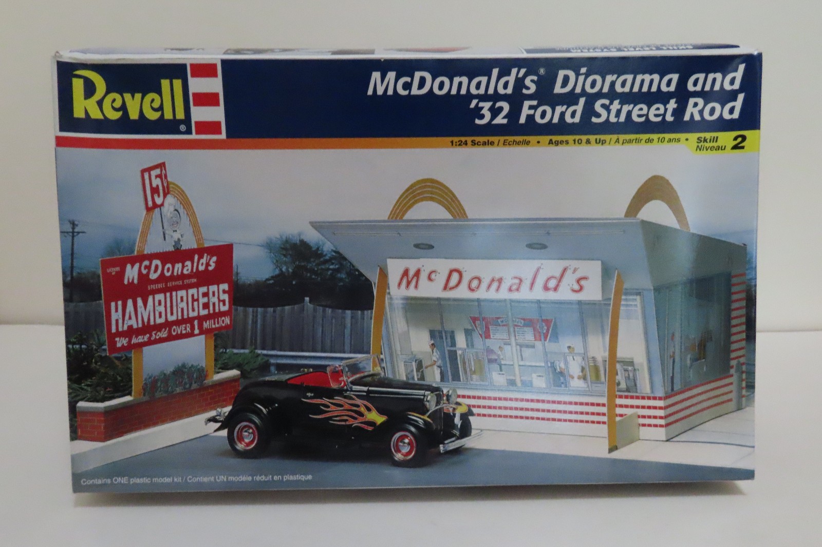 Revel – McDonald’s’ Dieorama and ’32 Ford Street Rod. 1/24th scale.