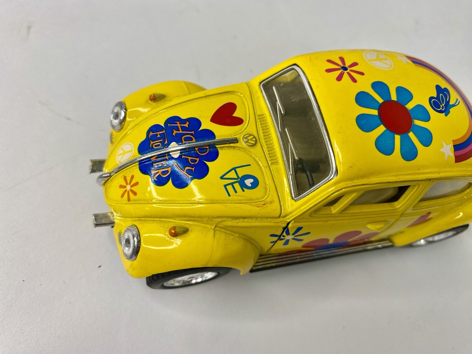 Volkswagen Classic Beetle 1967 Yellow Love Happy Flower Kintoy 1:32 Scale