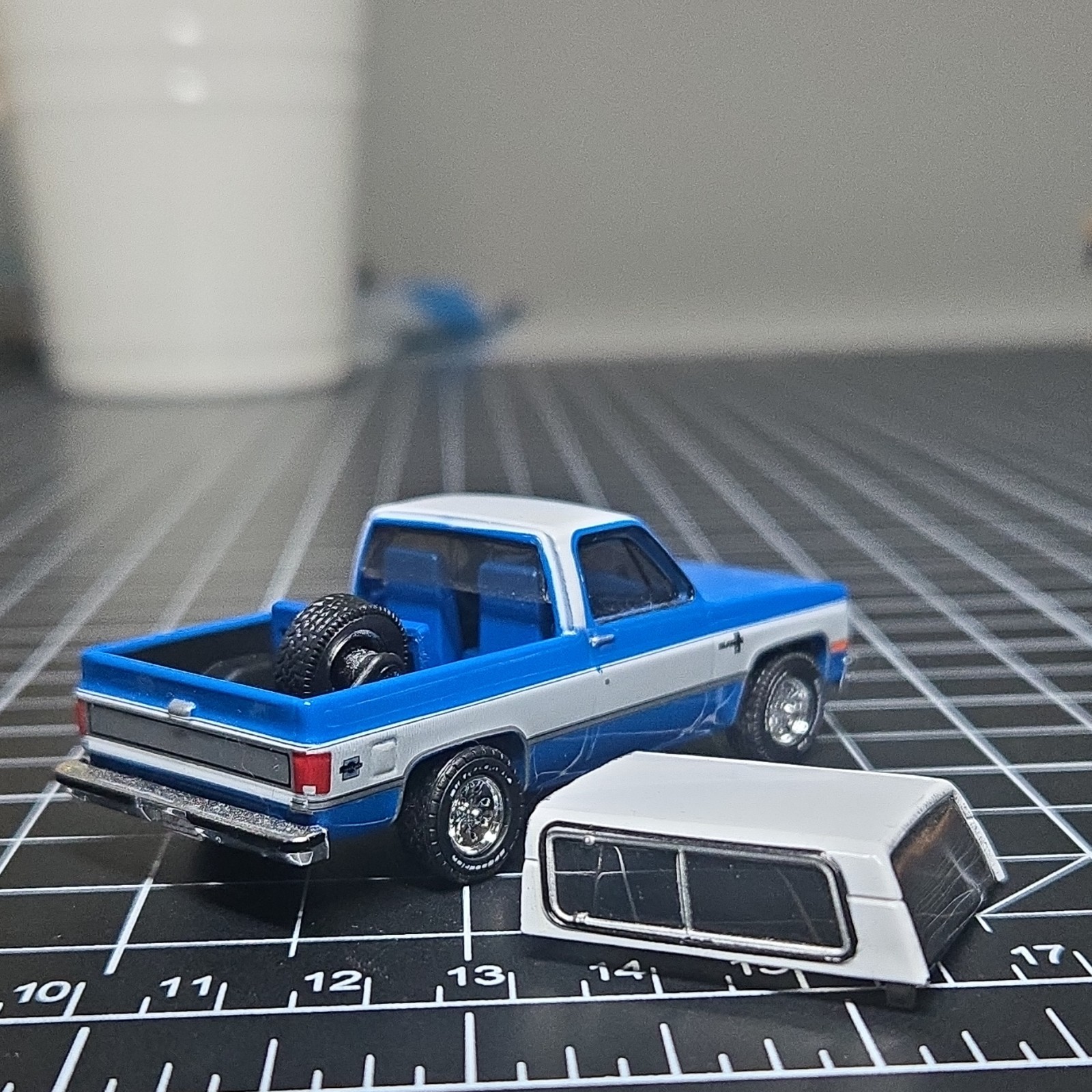 Greenlight 1/64 1984 Chevrolet K-5 Blazer Blue/White Diecast Removable Top