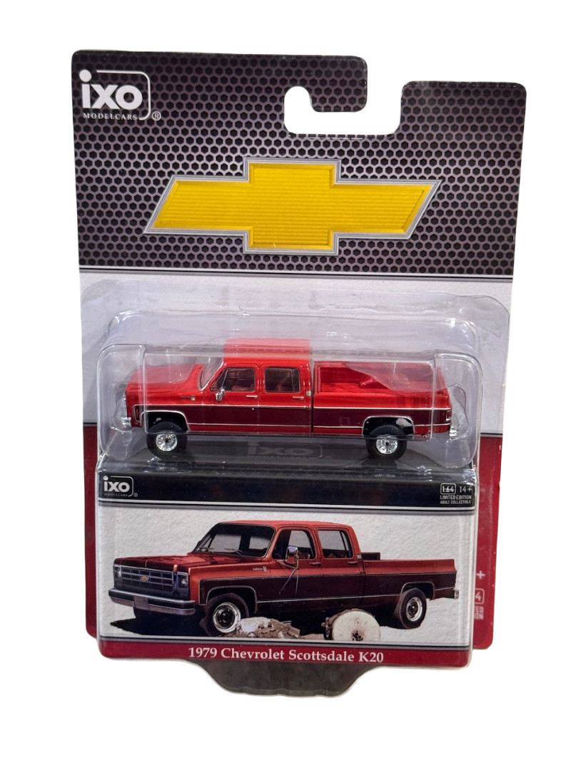 IXO 1979 Chevrolet Scottsdale K20 – Carmine Red & Dark Carmine Red 1/64 IA64013