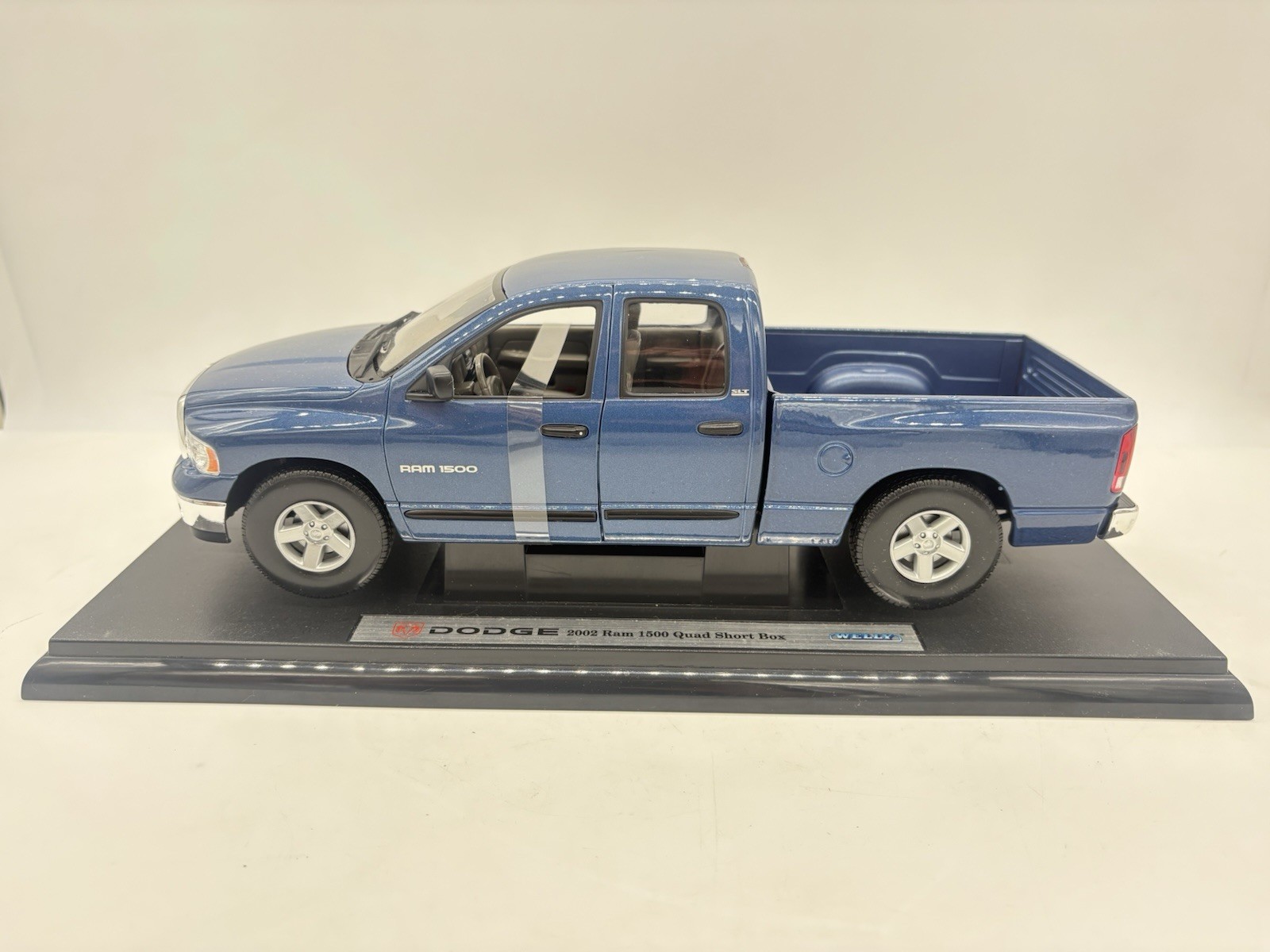 Welly 2002 Dodge Ram 1500 Quad Short Box Diecast Pickup Truck 1:19 W Box – Blue