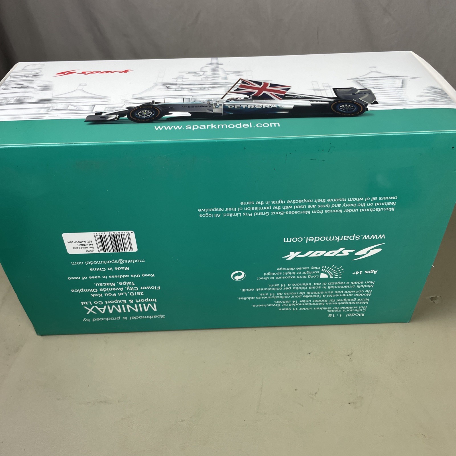 Spark Model 1/18 Lewis Hamilton 2014 Mercedes F1 W05 Winner Abu Dhabi GP 2014