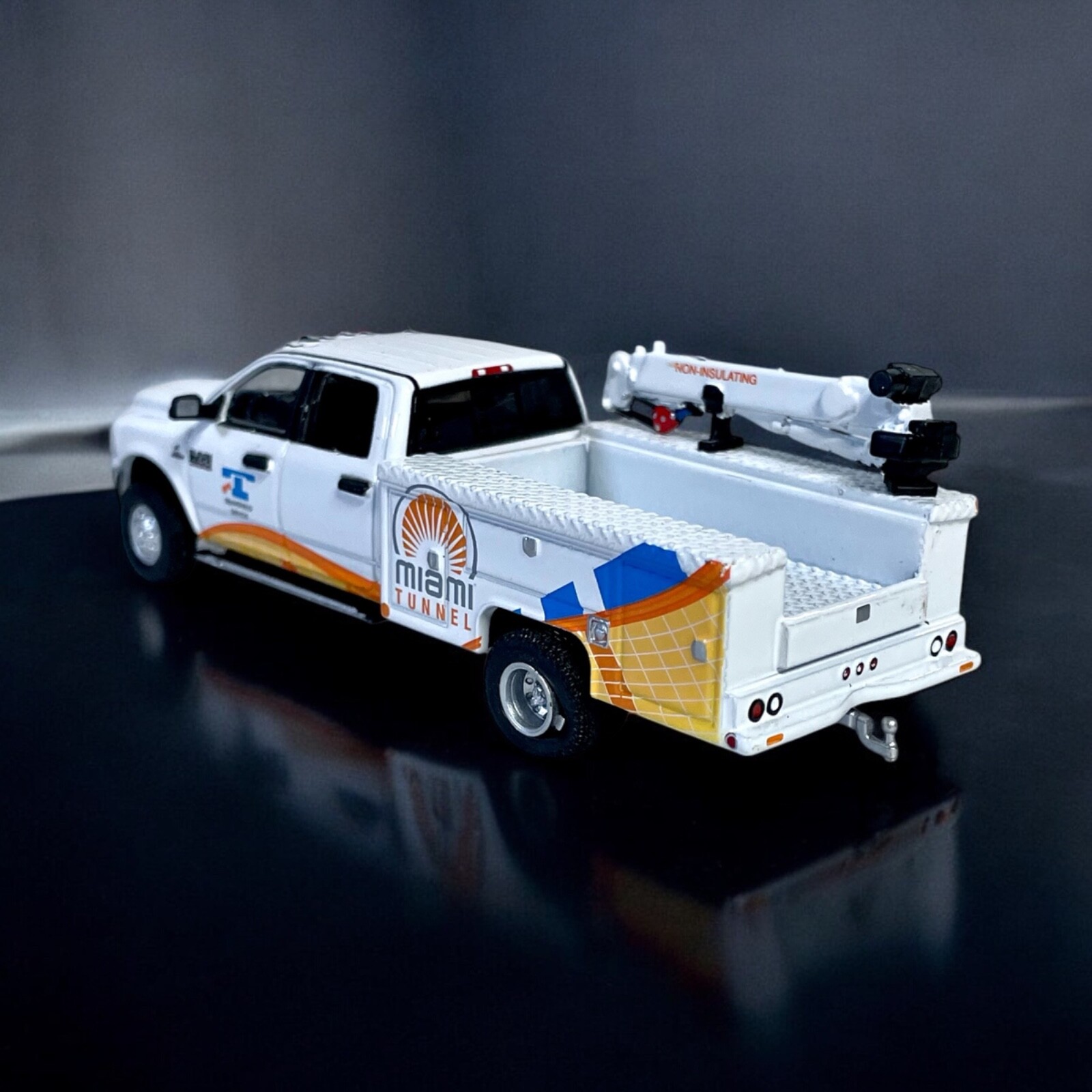 GreenLight 2015 Dodge RAM 3500 Crane Truck Port of Miami Tunnel Die Cast 1:64