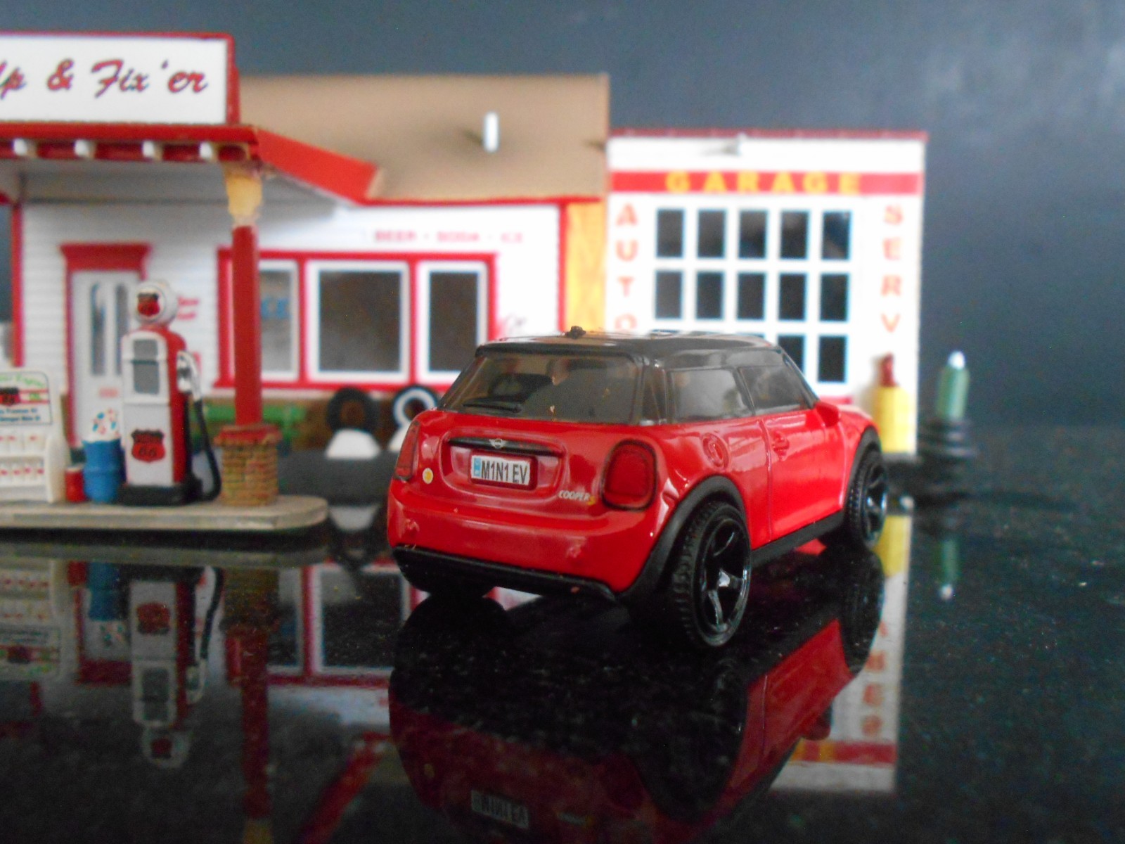 2022 Mini Cooper SE – 1/64 Scale Limited Edition – See Photos Below