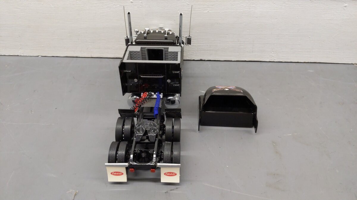 Franklin Mint 1:32 Diecast Black Peterblit 379 Semi Tractor Cab W/Removable Top