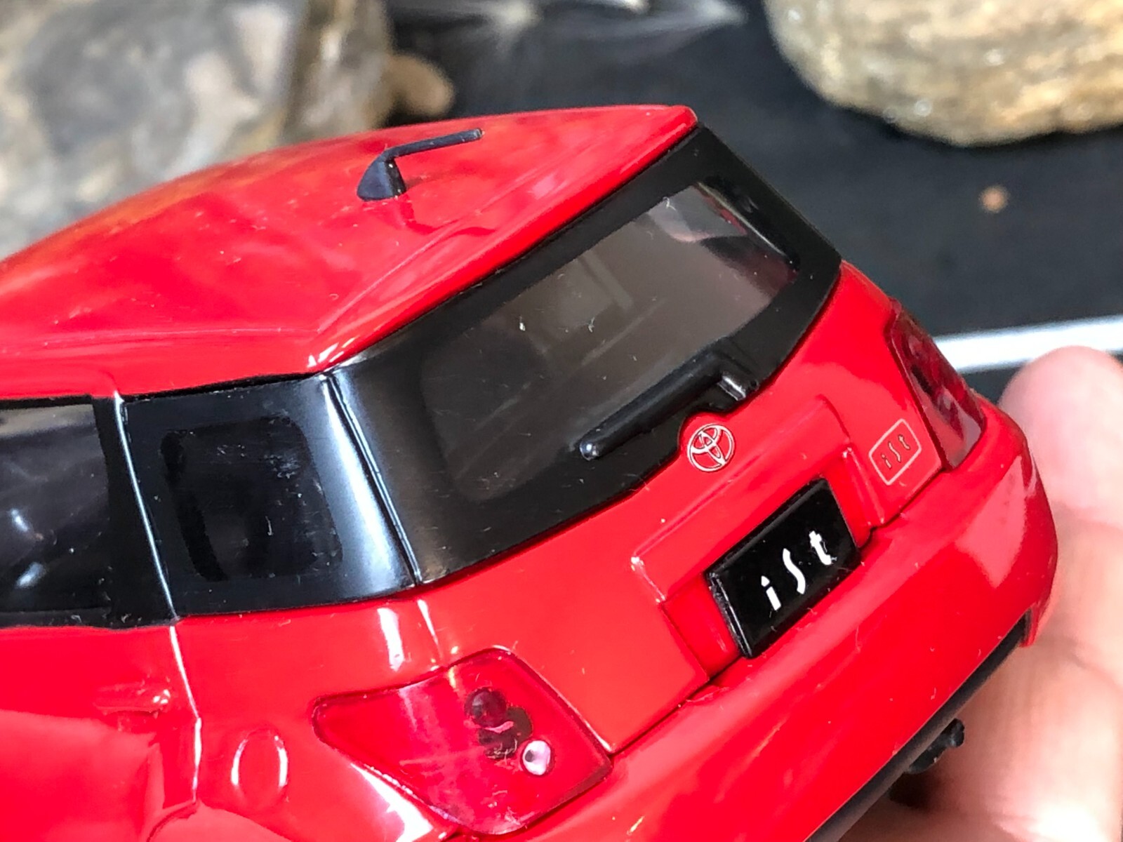 Imperfect 1:24 Diecast Car RED TOYOTA IST Official Licensed Product AS-IS
