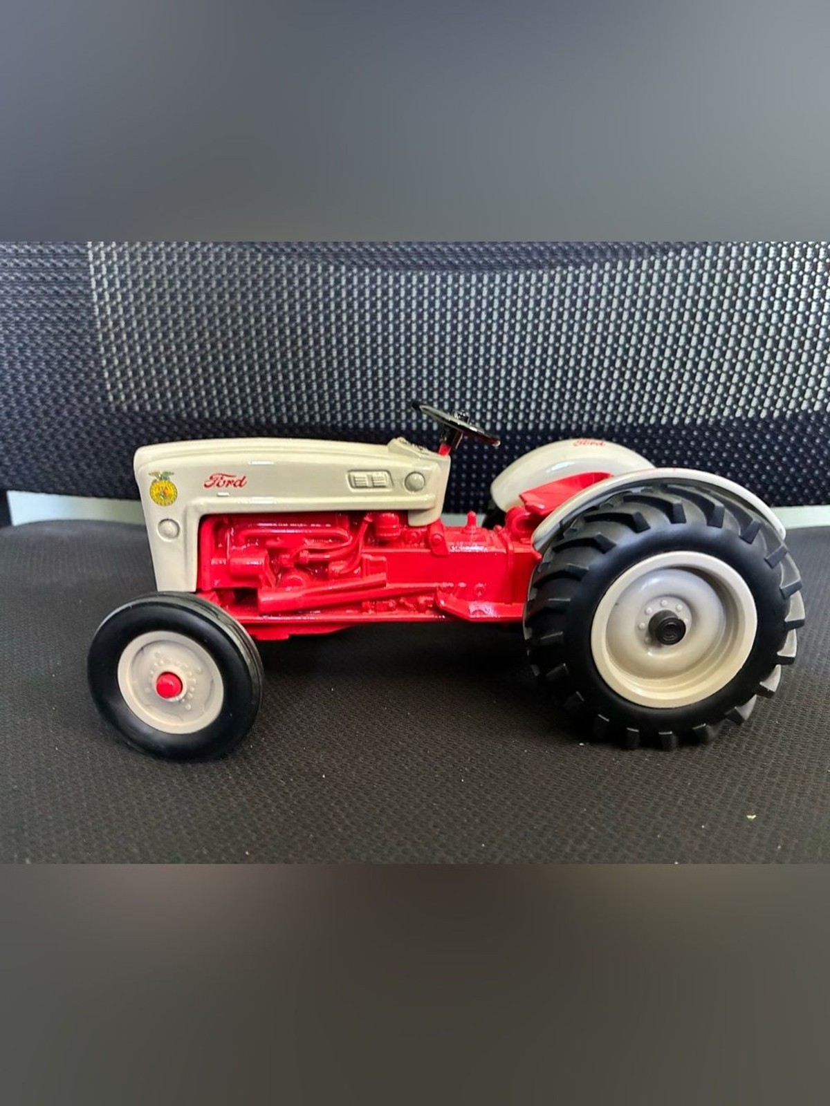 ERTL 1/16 Ford 640 Tractor with FFA Logo 61024 Diecast