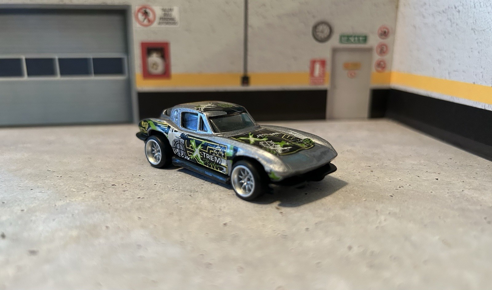 1979 Hot Wheels Corvette Sting Ray Xtreme Silver W/ Real Riders Tires On Spokes
