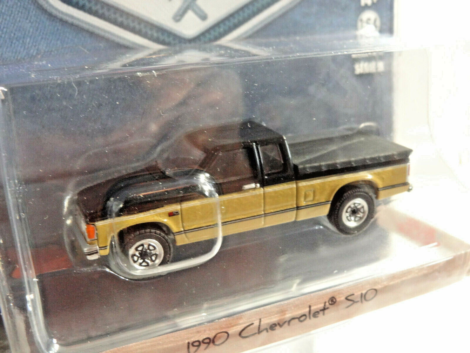 GREENLIGHT – BLUE COLLAR – 1990 CHEVY S10 TAHOE WITH TONNEAU COVER