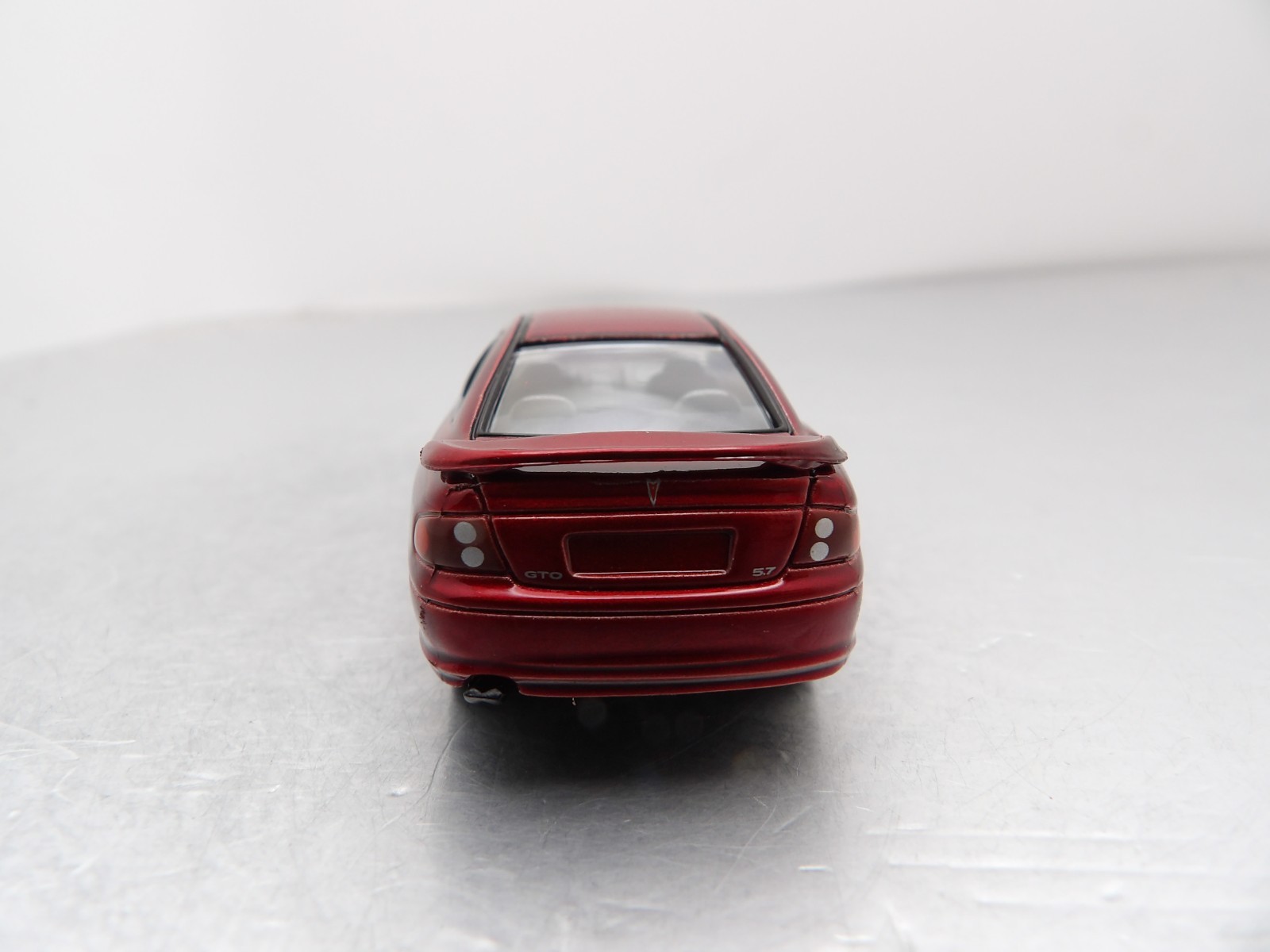 2004 PONTIAC GTO 2004 JOHNNY LIGHTNING LIGHTNING STRIKE NEW CARS 1:64