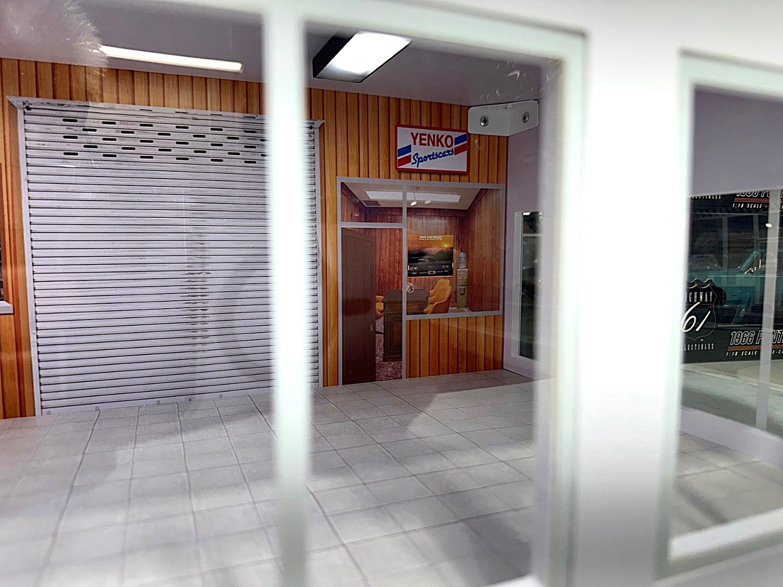 1/18 SCALE, YENKO CHEVROLET SHOWROOM DIORAMA!