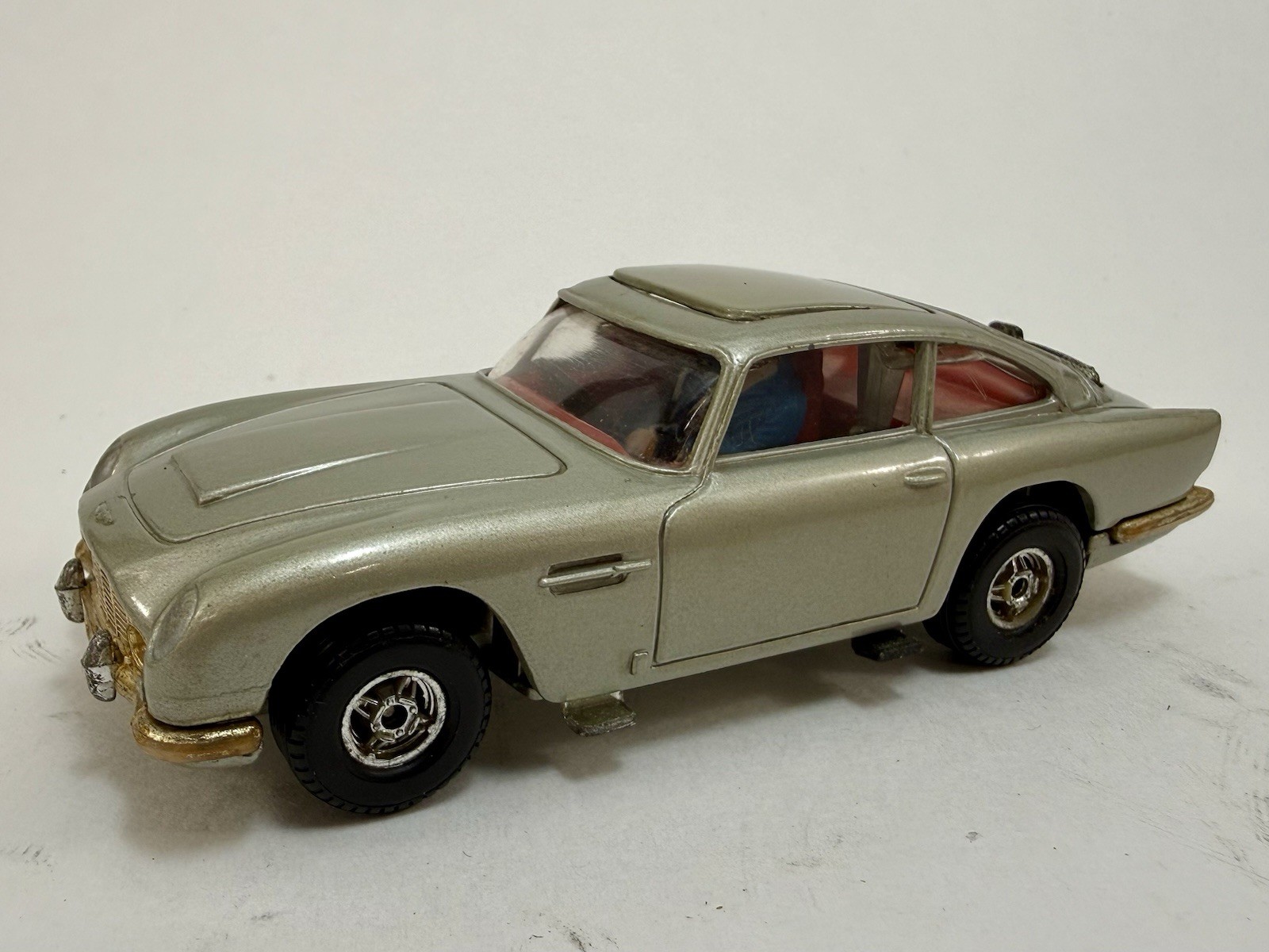 Corgi James Bond Aston Martin DB5 #271 w/ Box, 2 Figures, All Functions Work