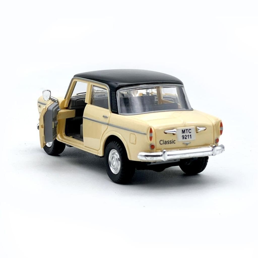 Queens 70 Toy Model Fiat Openable Doors Pull Back Action / Gift Toys for Kid