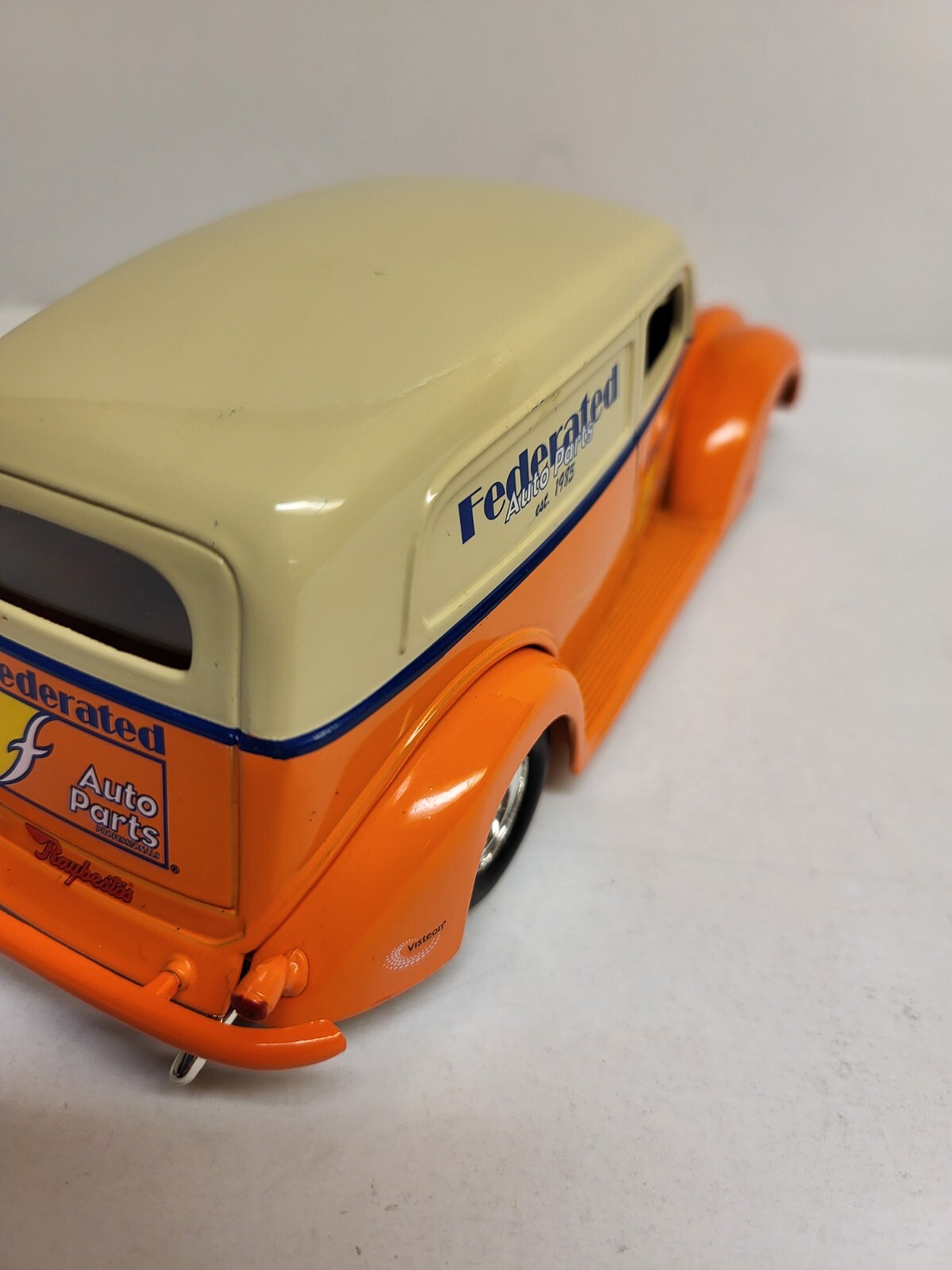 1937 FORD PANEL TRUCK STREET ROD FEDERATED AUTO PARTS 1/25 ERTL LTD ED DICAST