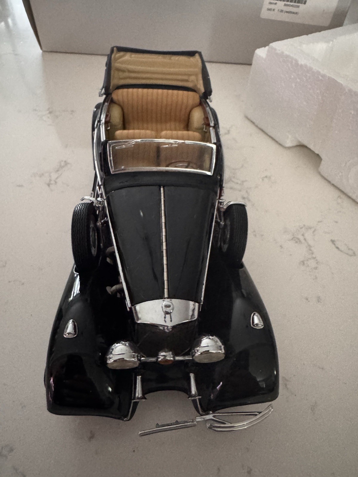 CMC 1:24 Mercedes-Benz 540K Cabriolet B 1936 Diecast Black/Red w/ Stand
