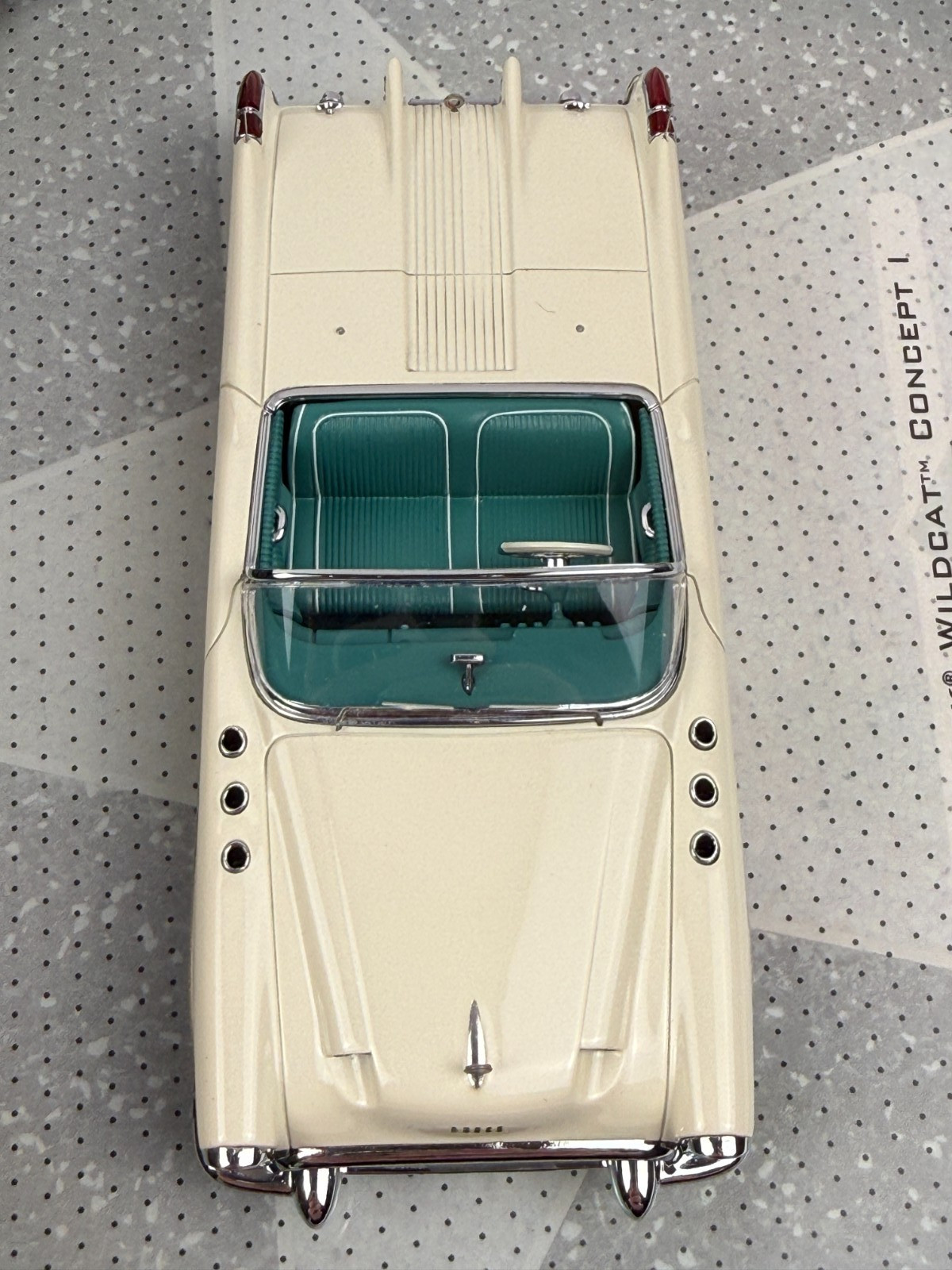 Minichamps 437141330 1/43 1953 Buick Wildcat I Concept Resin Model Car 258/999