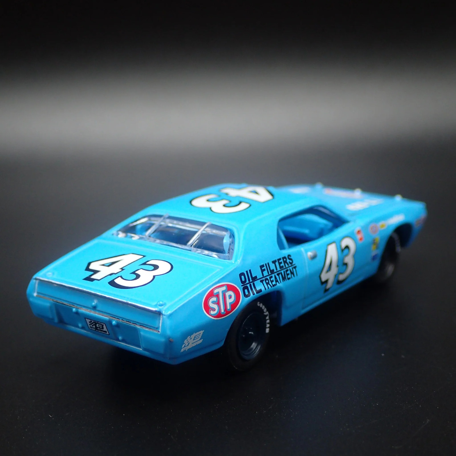 1972 72 PLYMOUTH ROAD RUNNER RICHARD PETTY’S #43 1:64 SCALE DIECAST MODEL CAR