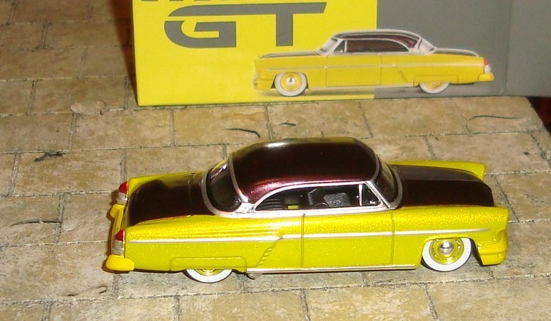 1954 LINCOLN CAPRI HOT ROD CAR – LIME YELLOW – 1:64 SCALE – MINI GT