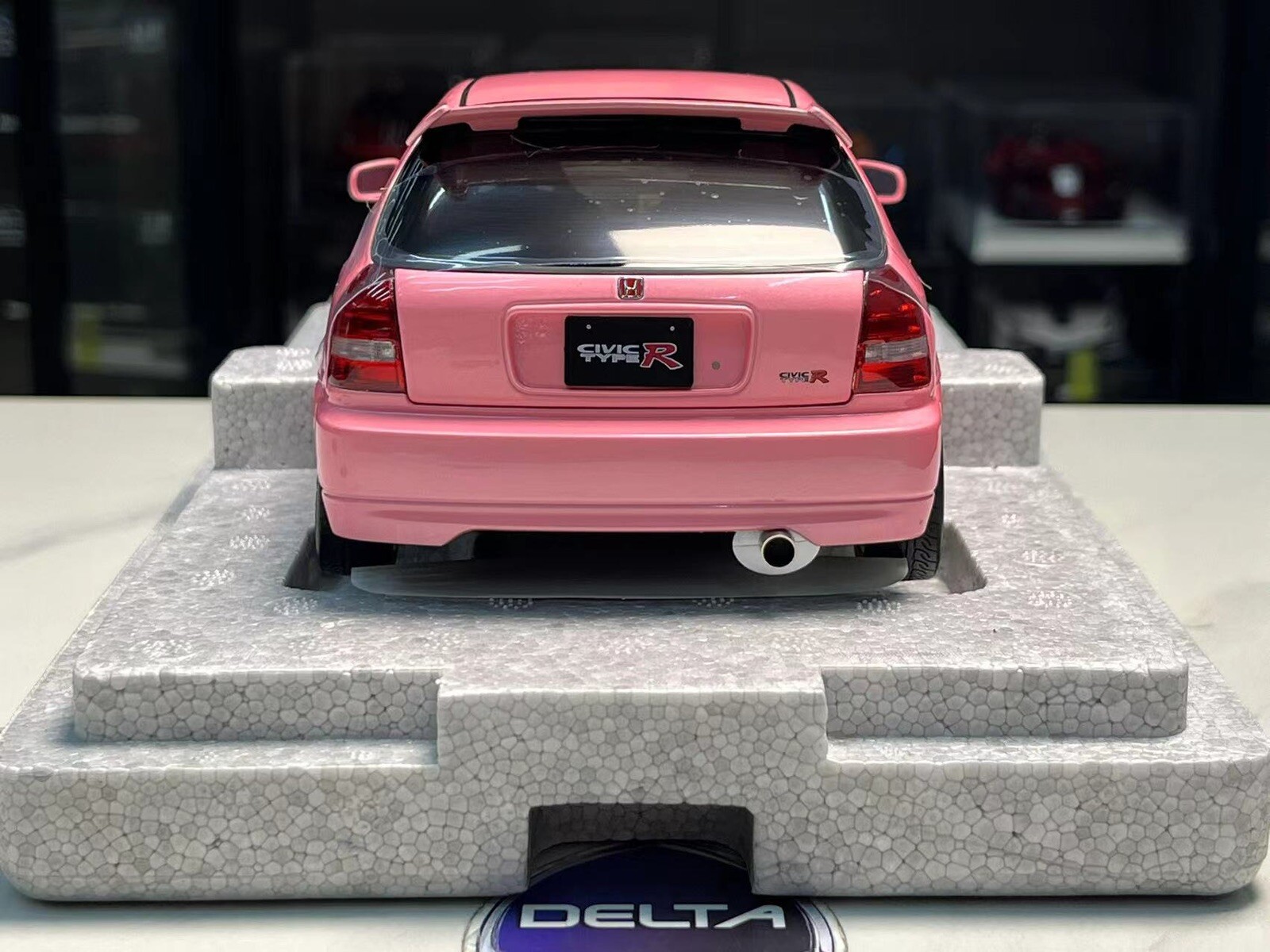 Motorhelix 1/18 honda civic type r EK9 In Light Pink