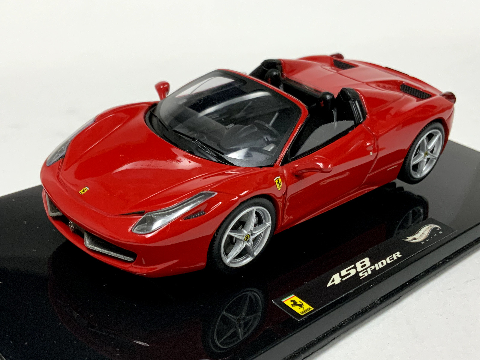 1/43 Hot Wheels Elite Ferrari 458 Italia Spider in Rosso Corsa Red W1182 TN599