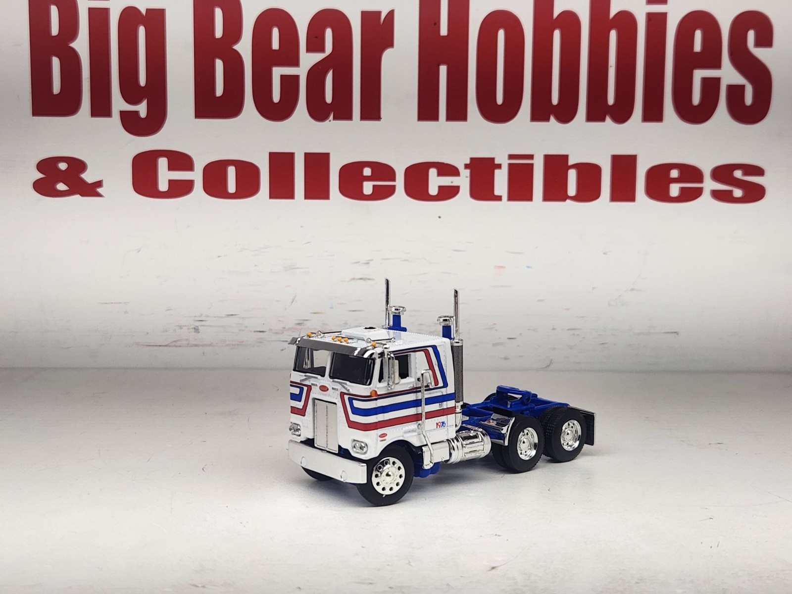 DCP NEW 1/64 Bicentennial Red, White,Blue 352 Peterbilt 86″ Bunk Cabover Tractor