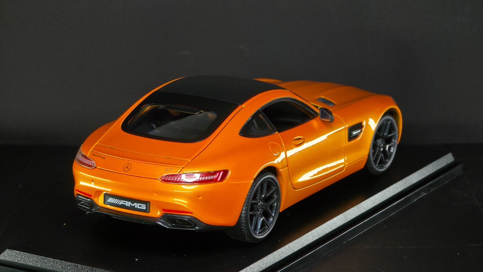 Mercedes-AMG GT 1:18 Maisto Exclusive Style Special Edition – Orange