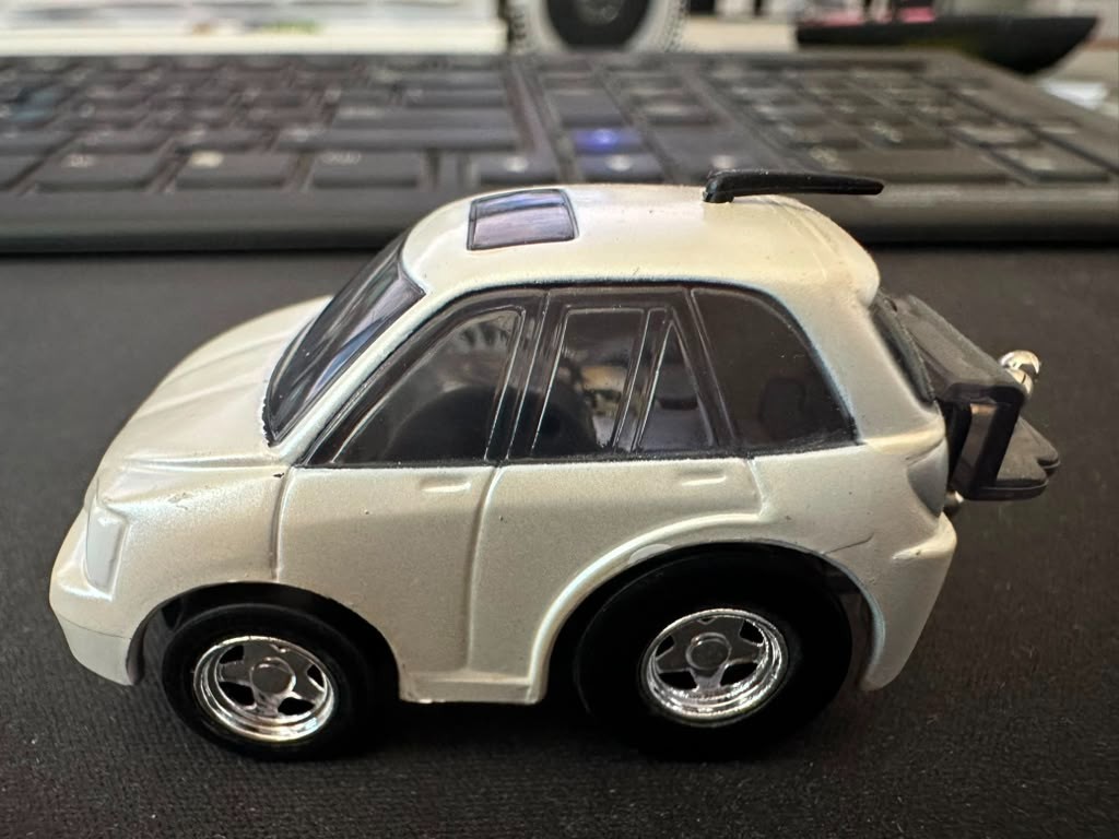 Rare Takara Choro-Q Toyota Altezza Gita White Keychain Lexus IS300 SportCross JD