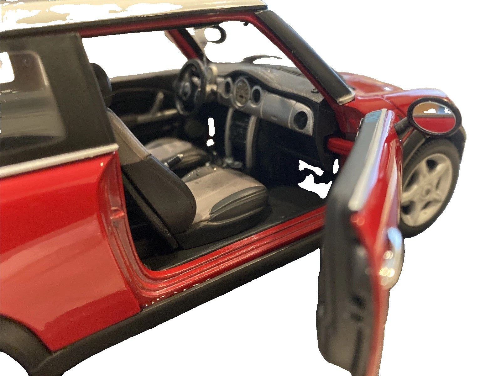 2005 Mini Cooper Red 1:18 Scale Maisto Model With Stand