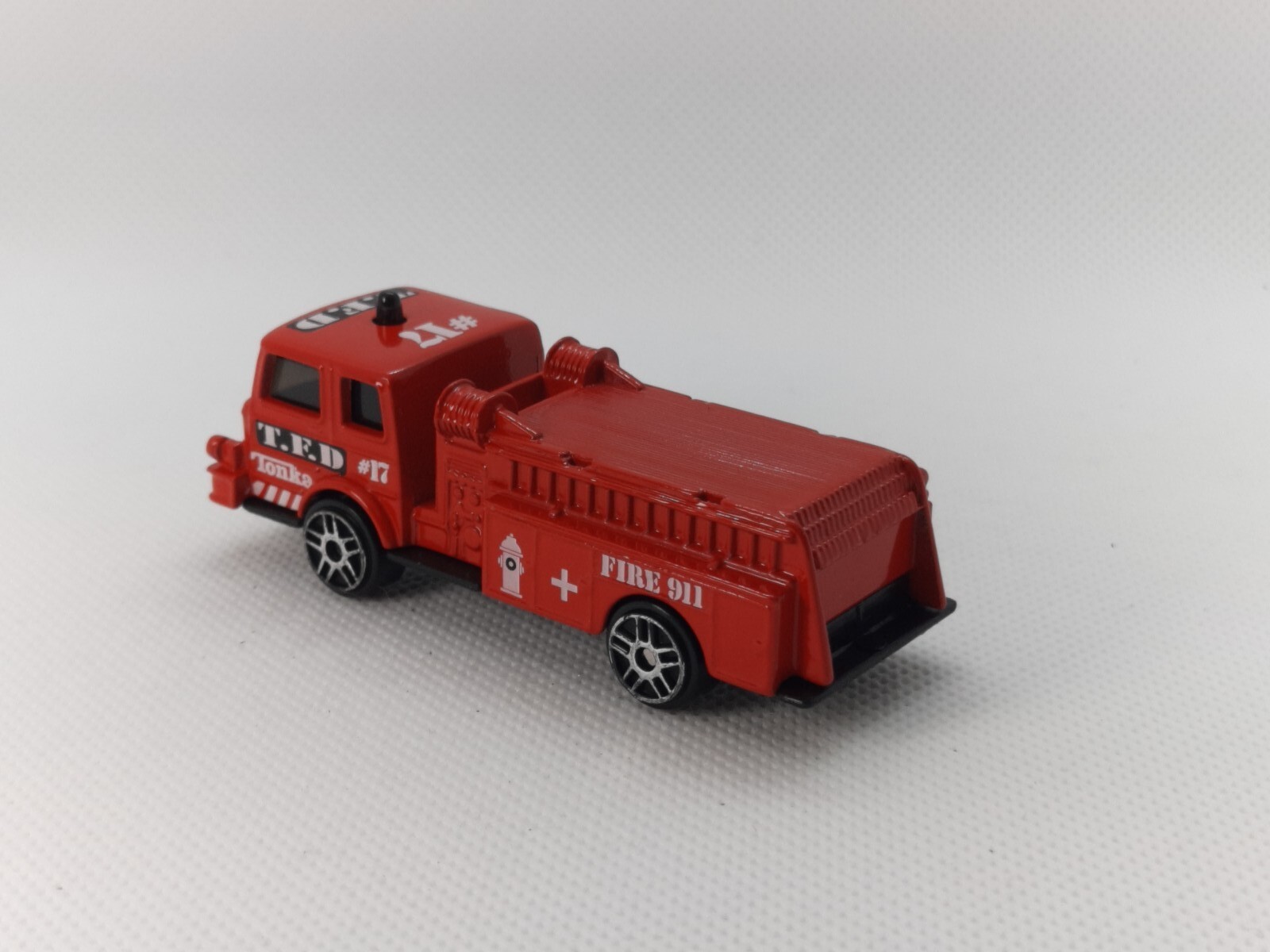 MAISTO / Tonka 1/64 Diecast Red T.F.D Denver Pumper Fire Truck Mint Loose C76
