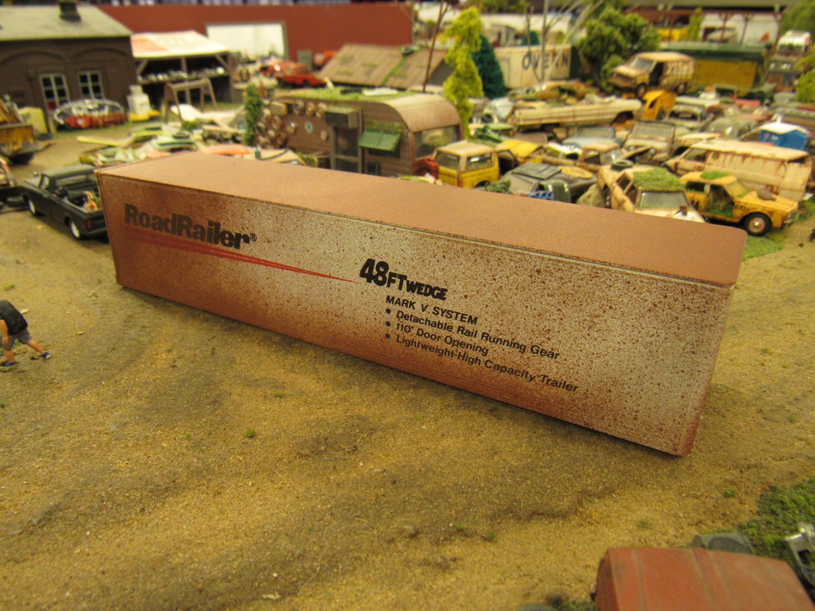 CUSTOM BUILT WEATHERED RUSTY JUNK YARD SEMI TRAILER PARTS CONTAINER 1:64/ RR