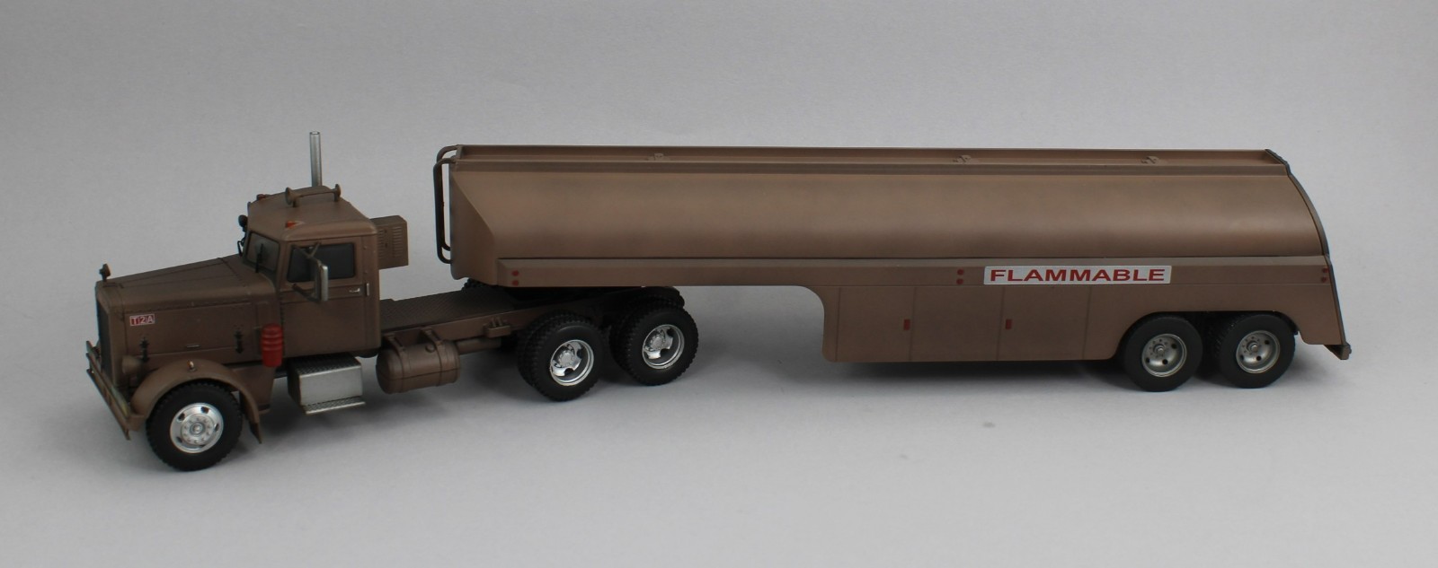 1:43 IXO Models *DUEL MOVIE* Rusty 1955 PETERBILT 281 w/Fuel Tanker *NIB*