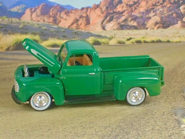 Vintage Motoring 1948–1952 Ford F1 Flathead V8 Step-Side Pickup 1/64 Scale LE V