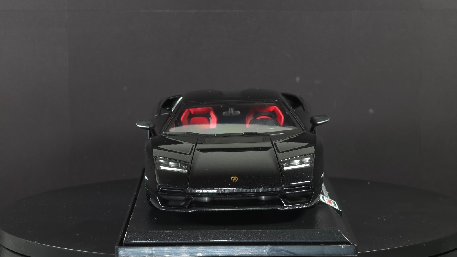 Lamborghini Countach LPI 800-4 1:18 Maisto Exclusive Style Special Edition Black