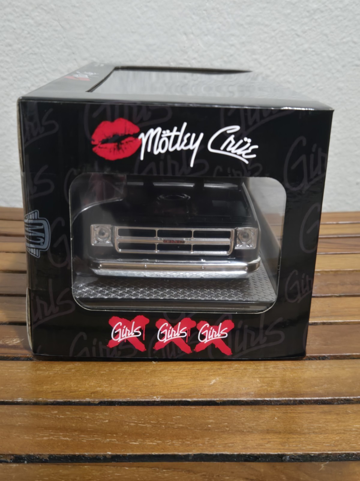 M2 Rock Legends 1976 GMC Sierra Grande 15 Motley Crue Squarebody