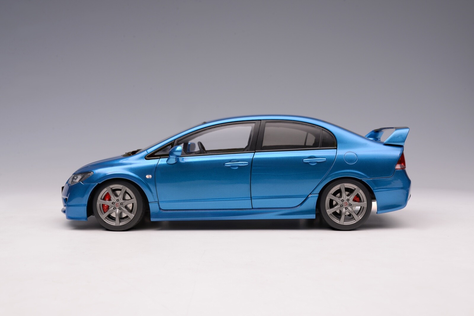 1/18 MotorHelix Honda Civic Type R ( FD2 ) RHD early Version Pearl Blue AB507
