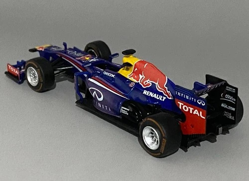 1:43 1/43 Sebastian Vettel Red Bull Racing-Renault 2013 4th Championship F1 Car
