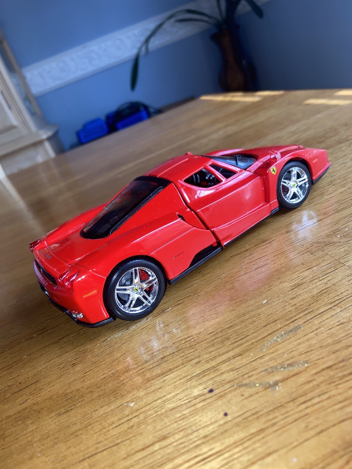 Maisto 1:24 Enzo Ferrari Red