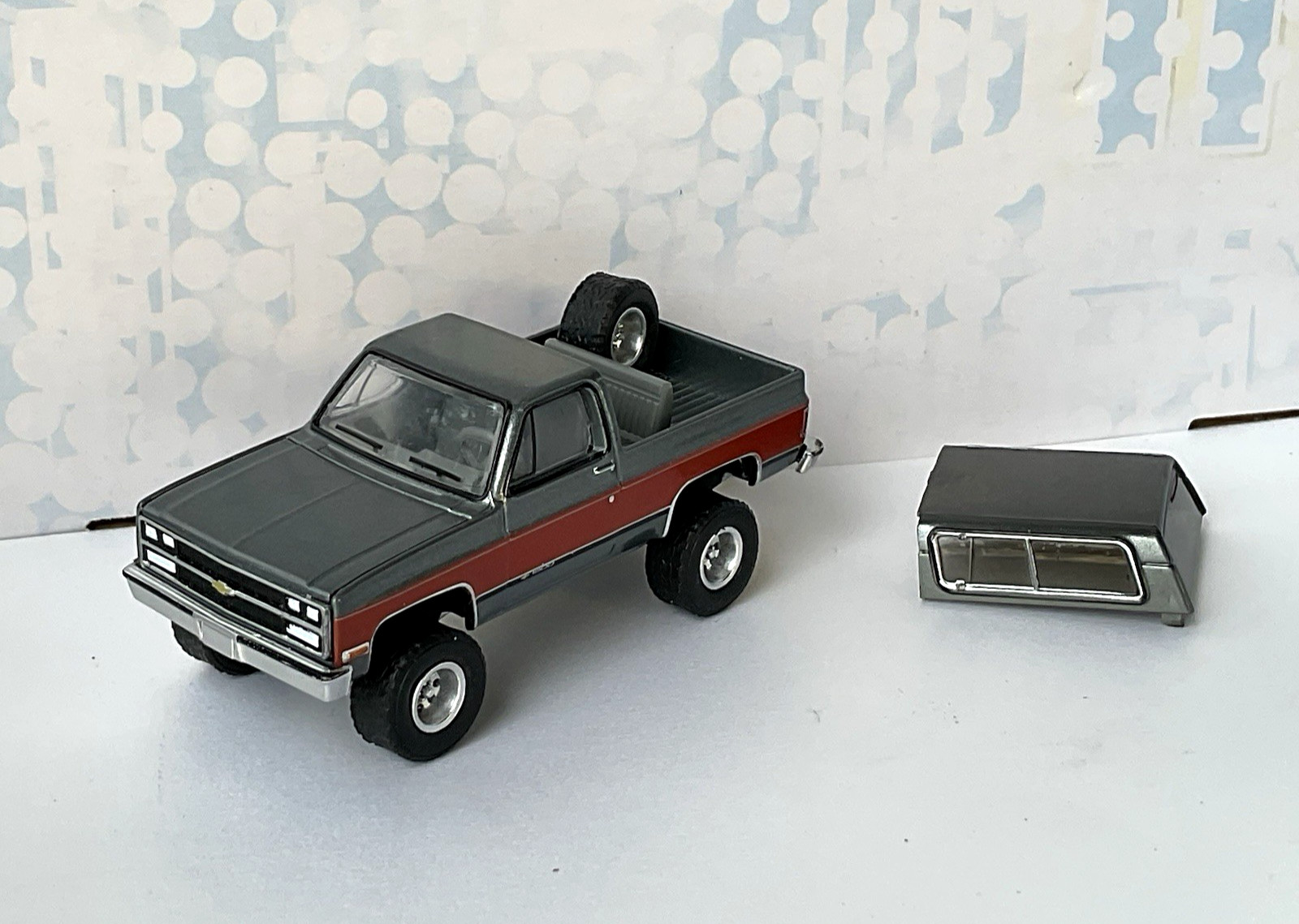 Greenlight 1990 CHEVROLET KS BLAZER Lifted Gray / red REMOVABLE TOP Chevy