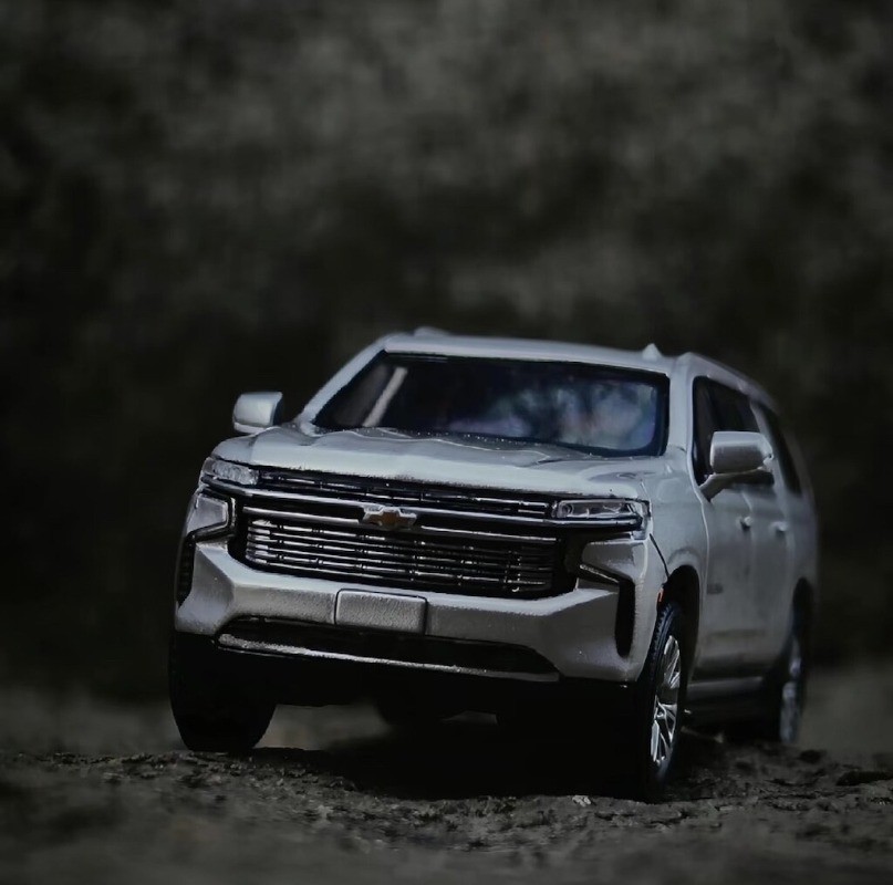 Masdi 1:64 Scale Silver Suburban Full Size SUV Die Cast Model Car – High-quality